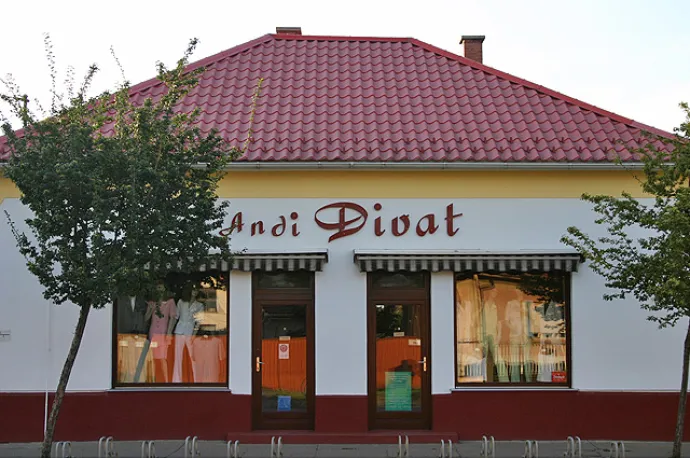 Andi Divat