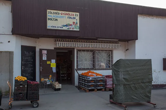 Kónya zöldség-gyümölcs, palackozott italok boltja