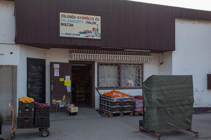 Kónya zöldség-gyümölcs, palackozott italok boltja
