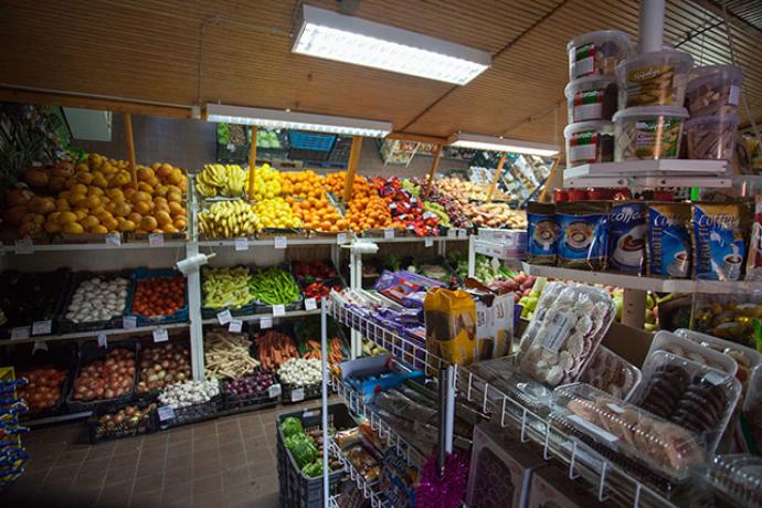 Kónya zöldség-gyümölcs, palackozott italok boltja