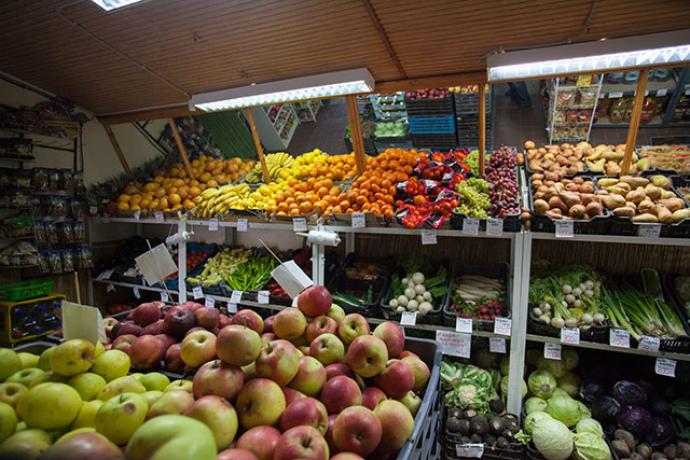 Kónya zöldség-gyümölcs, palackozott italok boltja