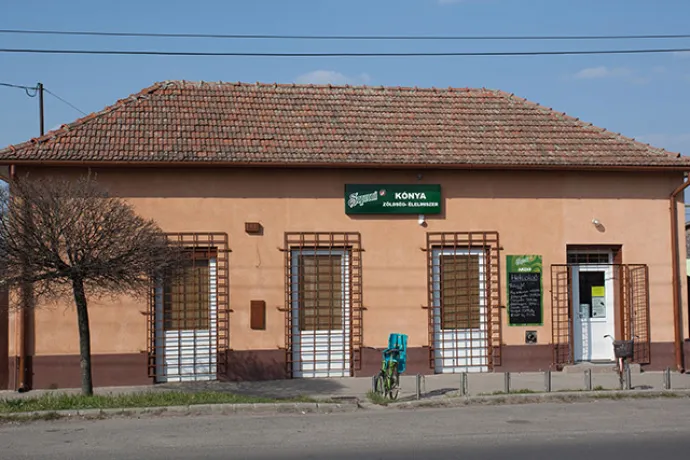 Kónya zöldség-gyümölcs, palackozott italok boltja 2