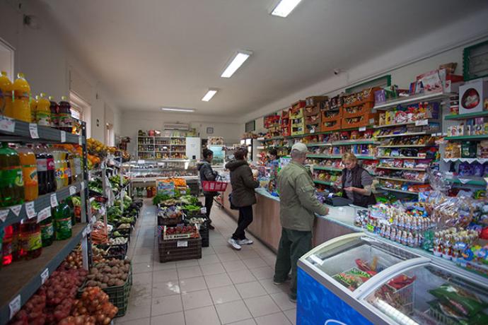 Kónya zöldség-gyümölcs, palackozott italok boltja 2